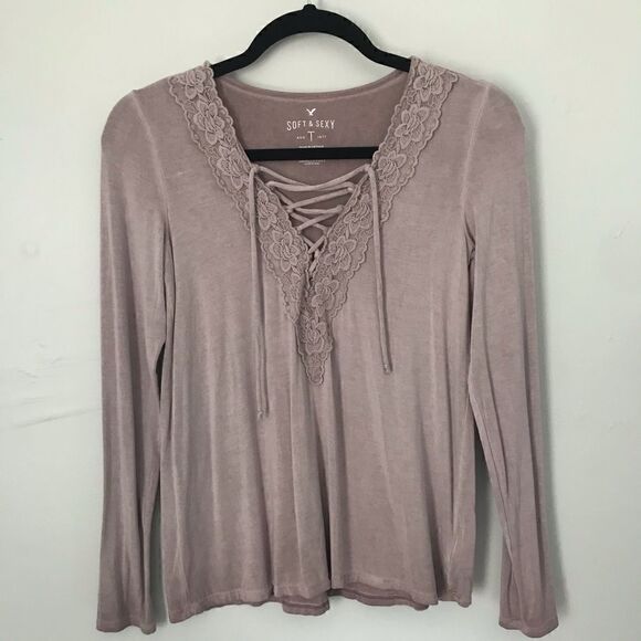 American Eagle Soft & Sexy lace trimmed tee shirt - Picture 2 of 6